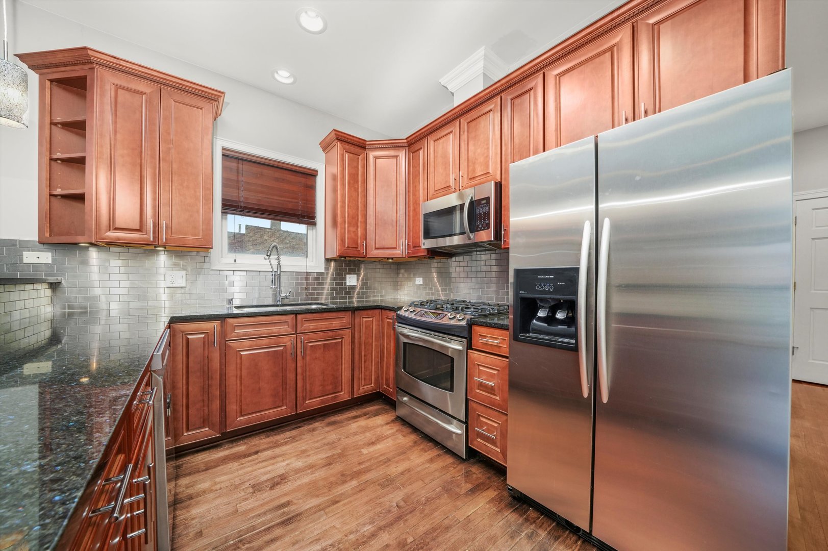 2430 W Iowa Street Unit: 3