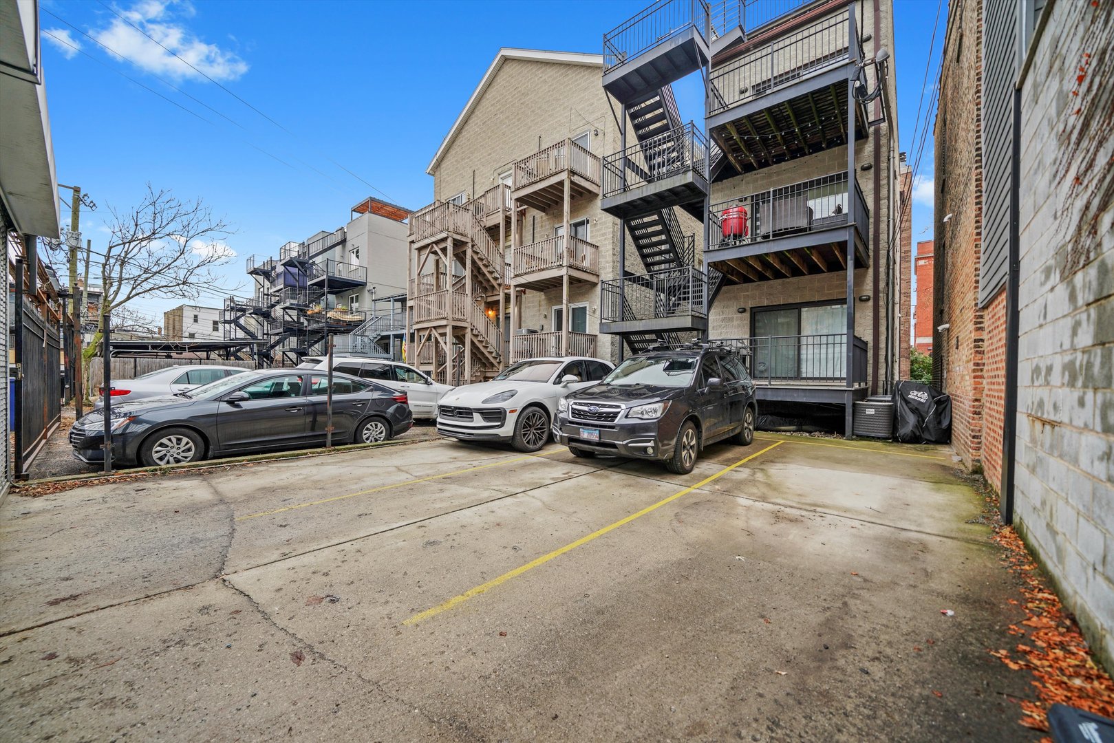 2430 W Iowa Street Unit: 3