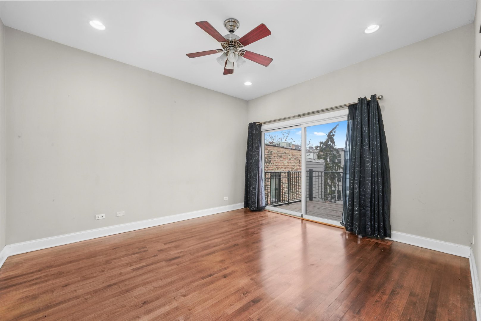 2430 W Iowa Street Unit: 3