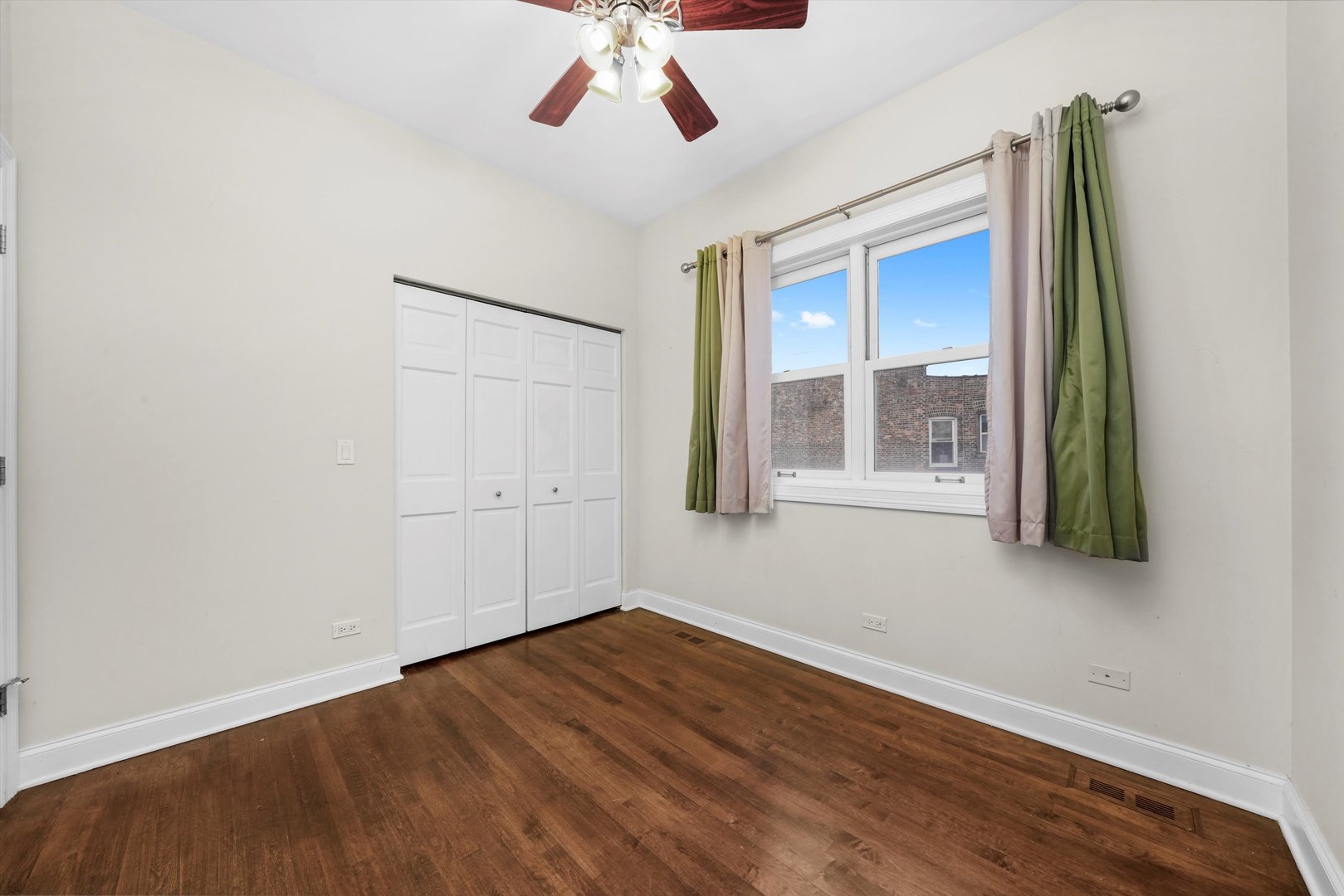 2430 W Iowa Street Unit: 3