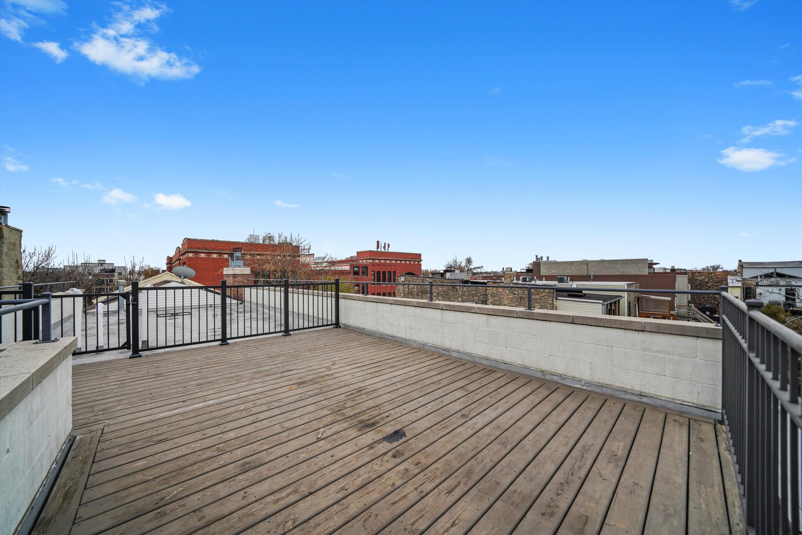 2430 W Iowa Street Unit: 3