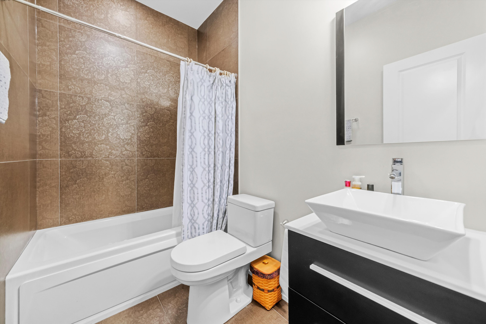 3215 N ELSTON Avenue Unit: 1N