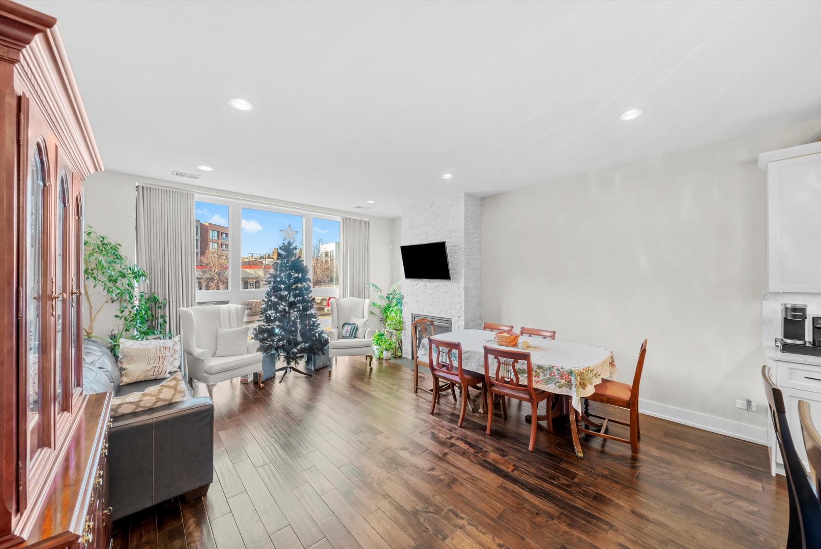 3215 N ELSTON Avenue Unit: 1N