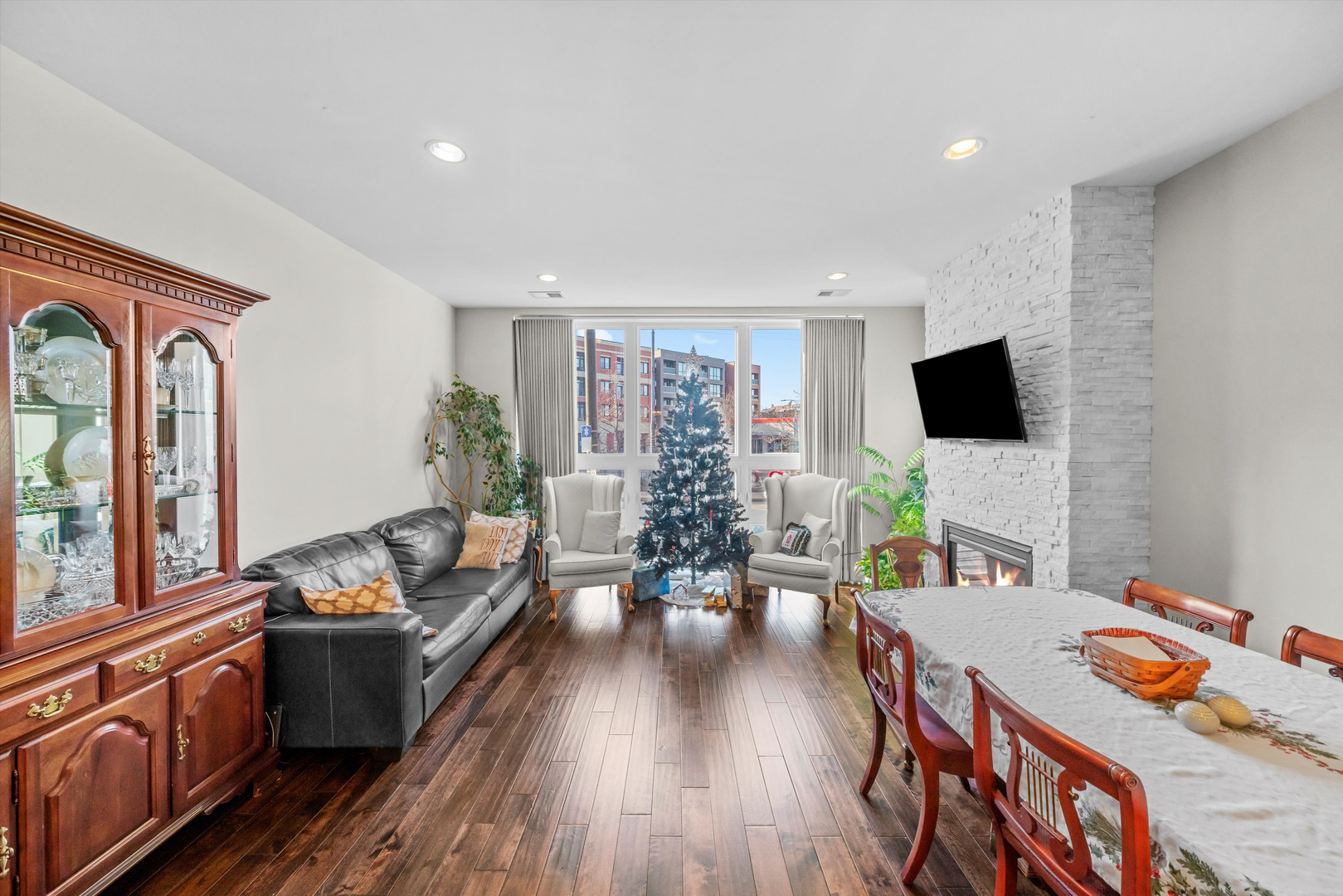 3215 N ELSTON Avenue Unit: 1N