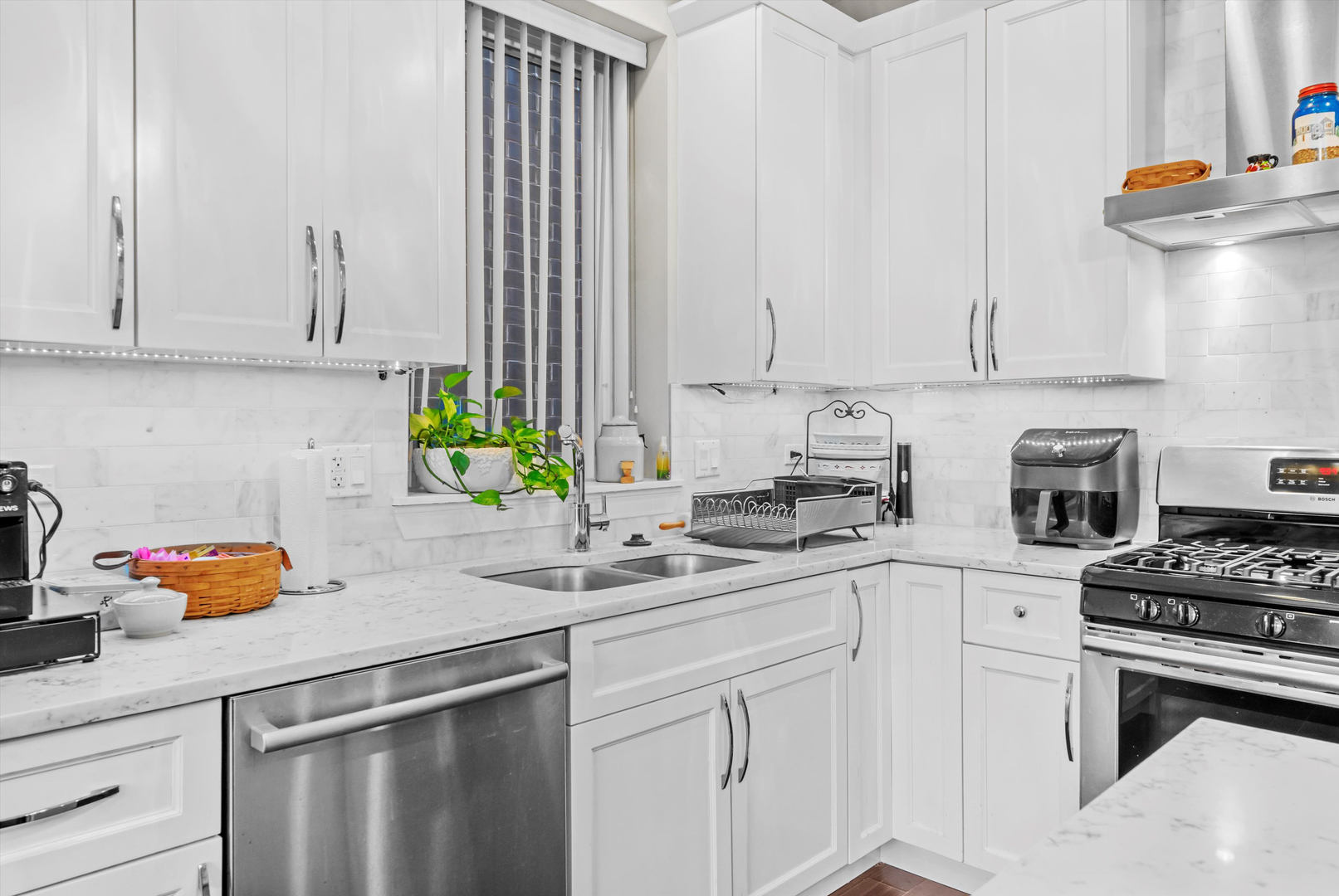 3215 N ELSTON Avenue Unit: 1N