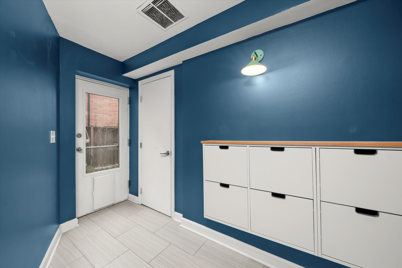 2208 W DIVERSEY Avenue Unit: S