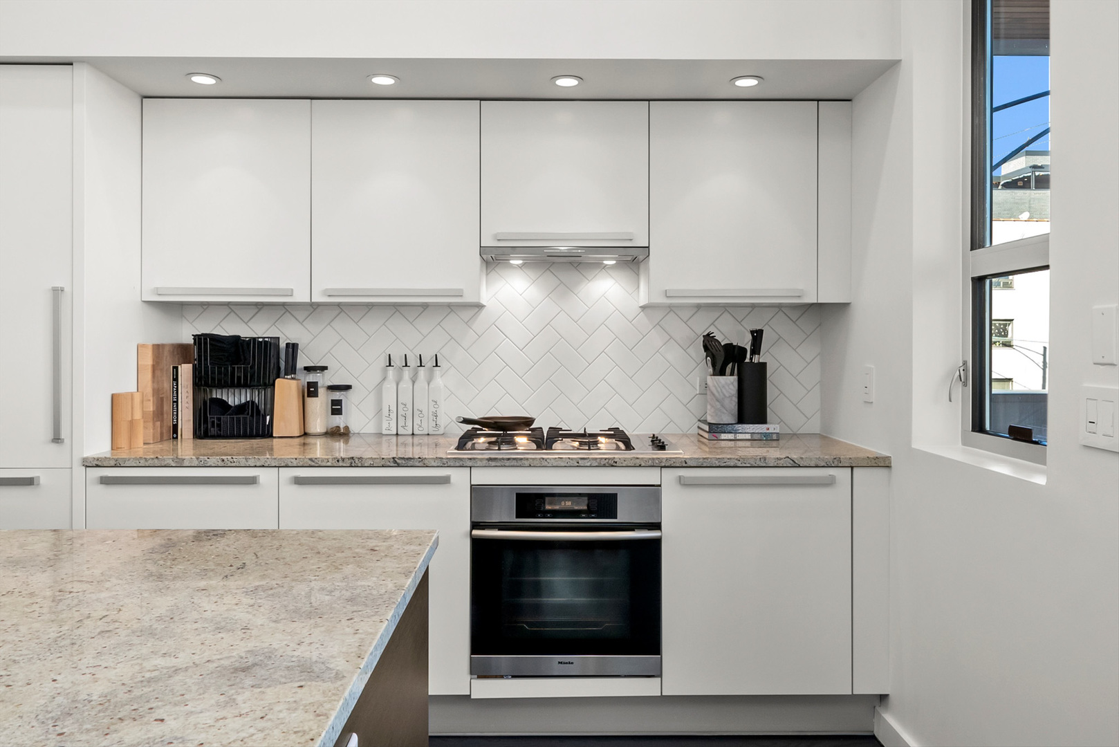 1750 N Clybourn Avenue Unit: 202