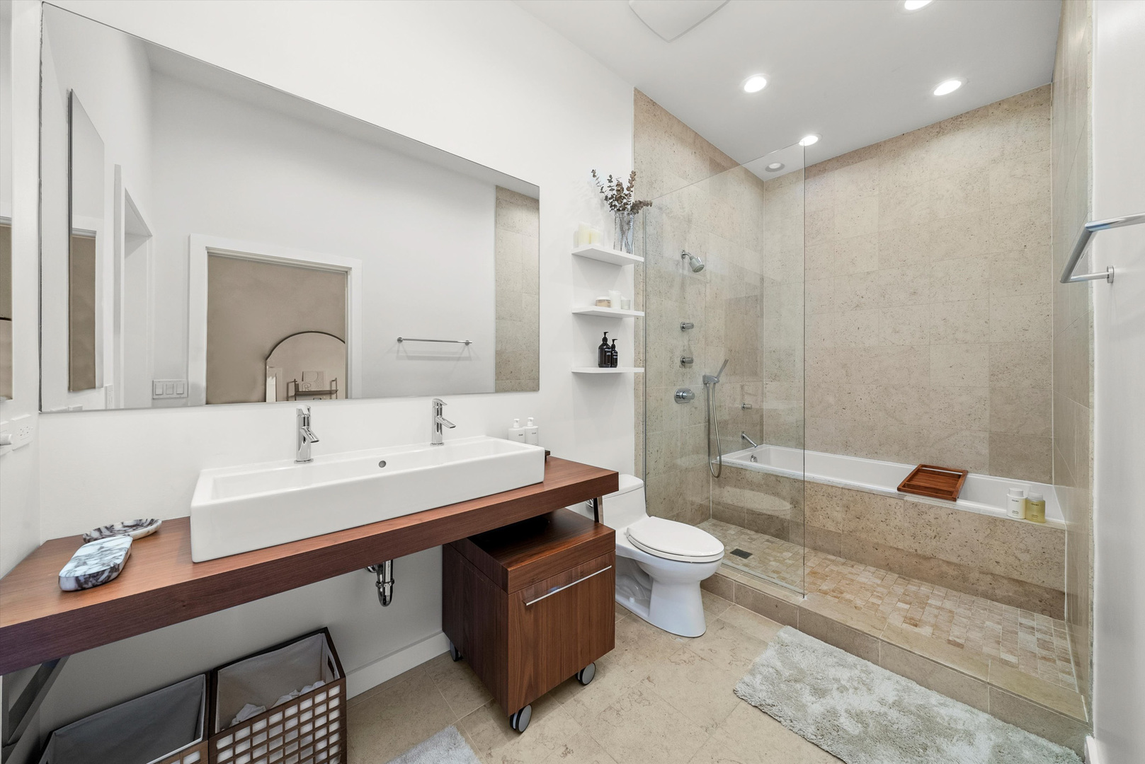 1750 N Clybourn Avenue Unit: 202