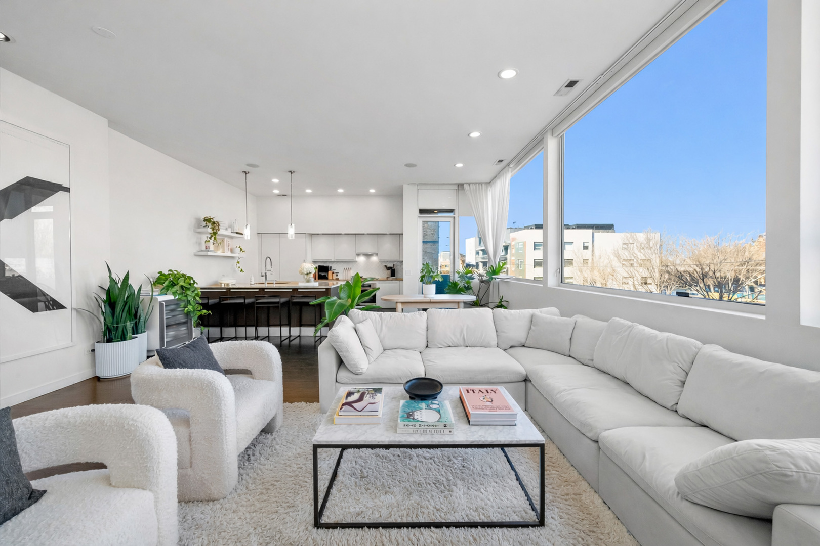 1750 N Clybourn Avenue Unit: 202