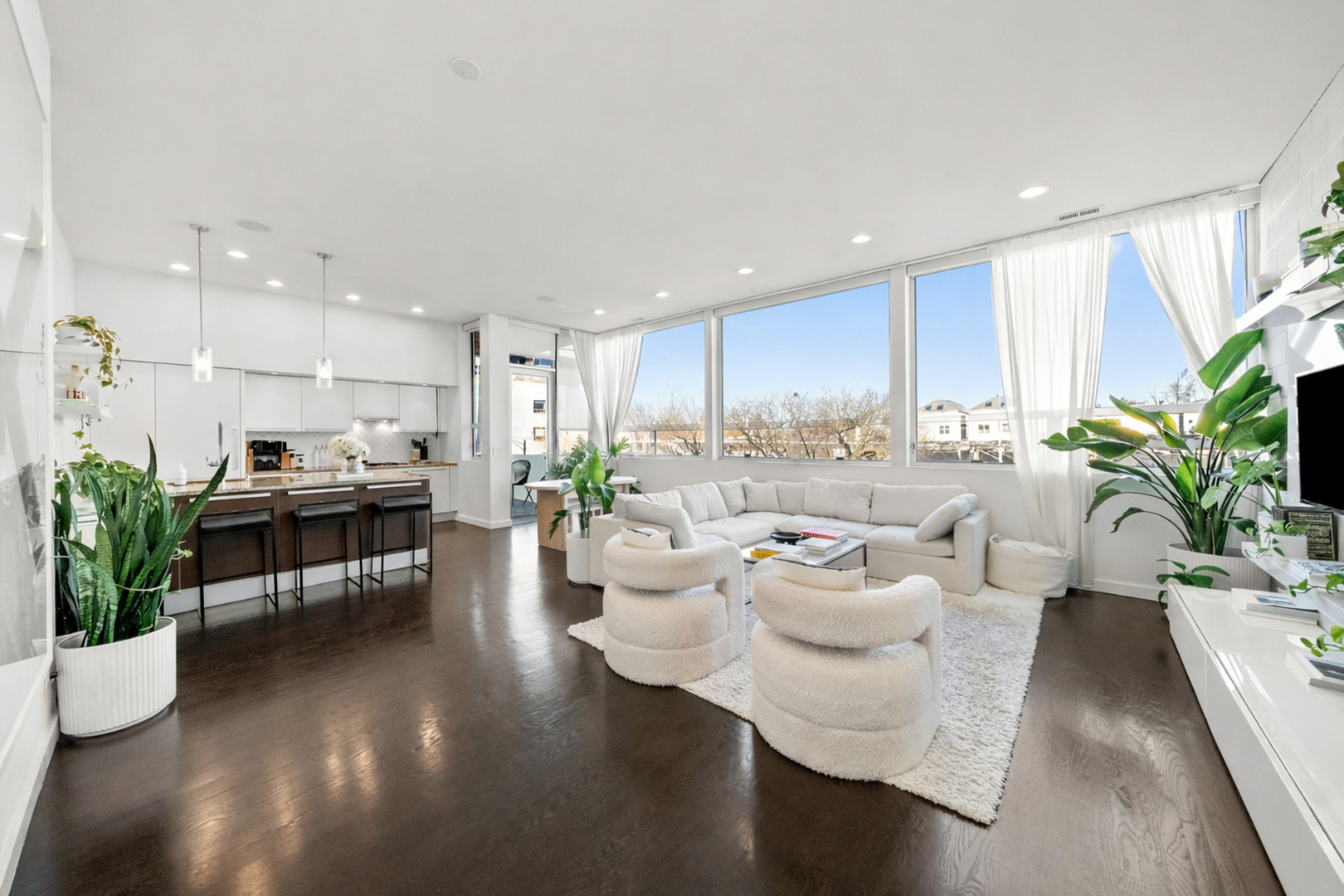 1750 N Clybourn Avenue Unit: 202