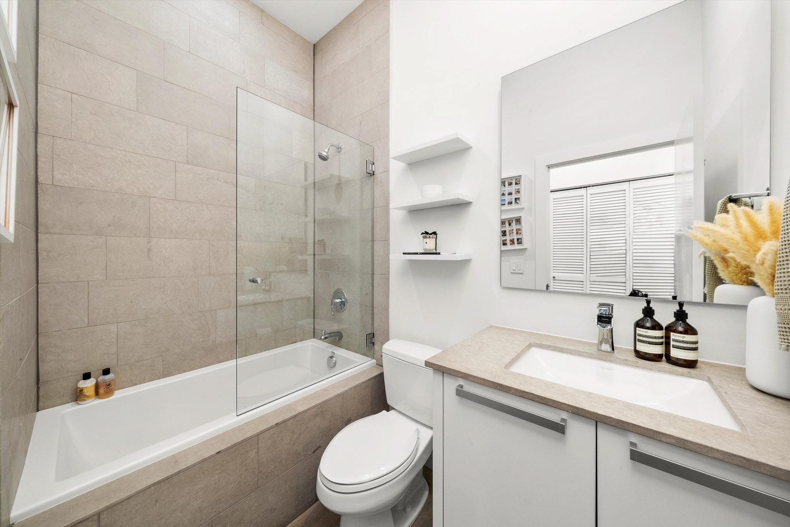 1750 N Clybourn Avenue Unit: 202