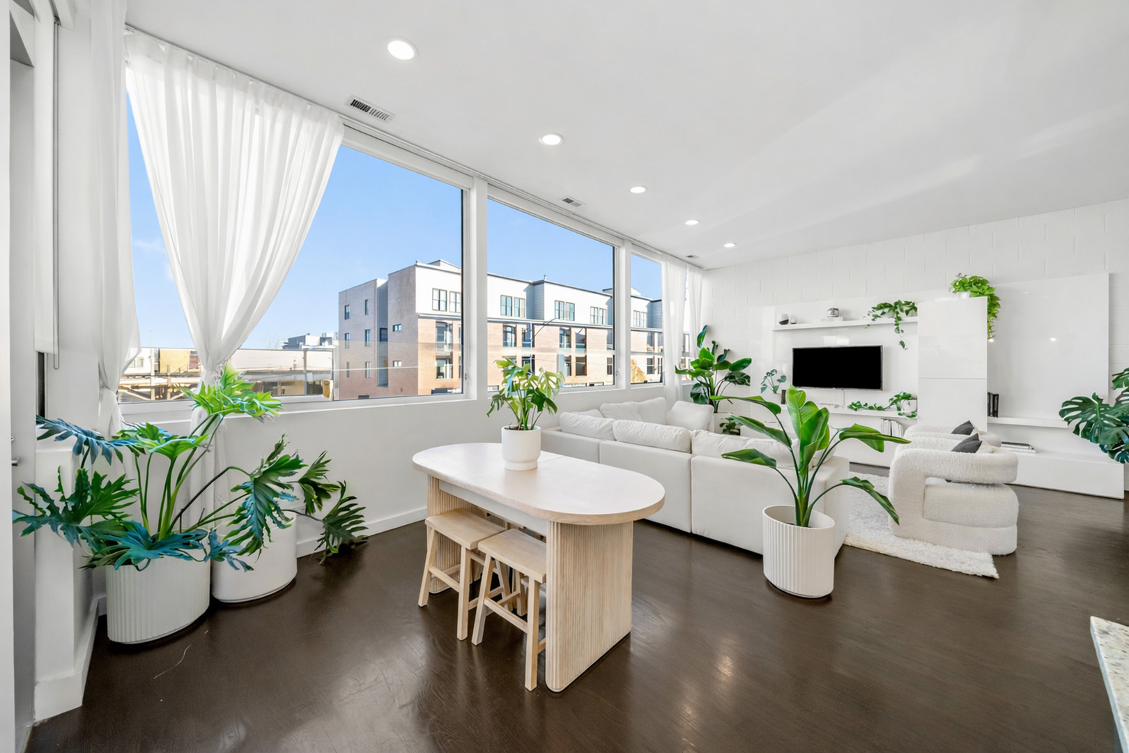 1750 N Clybourn Avenue Unit: 202