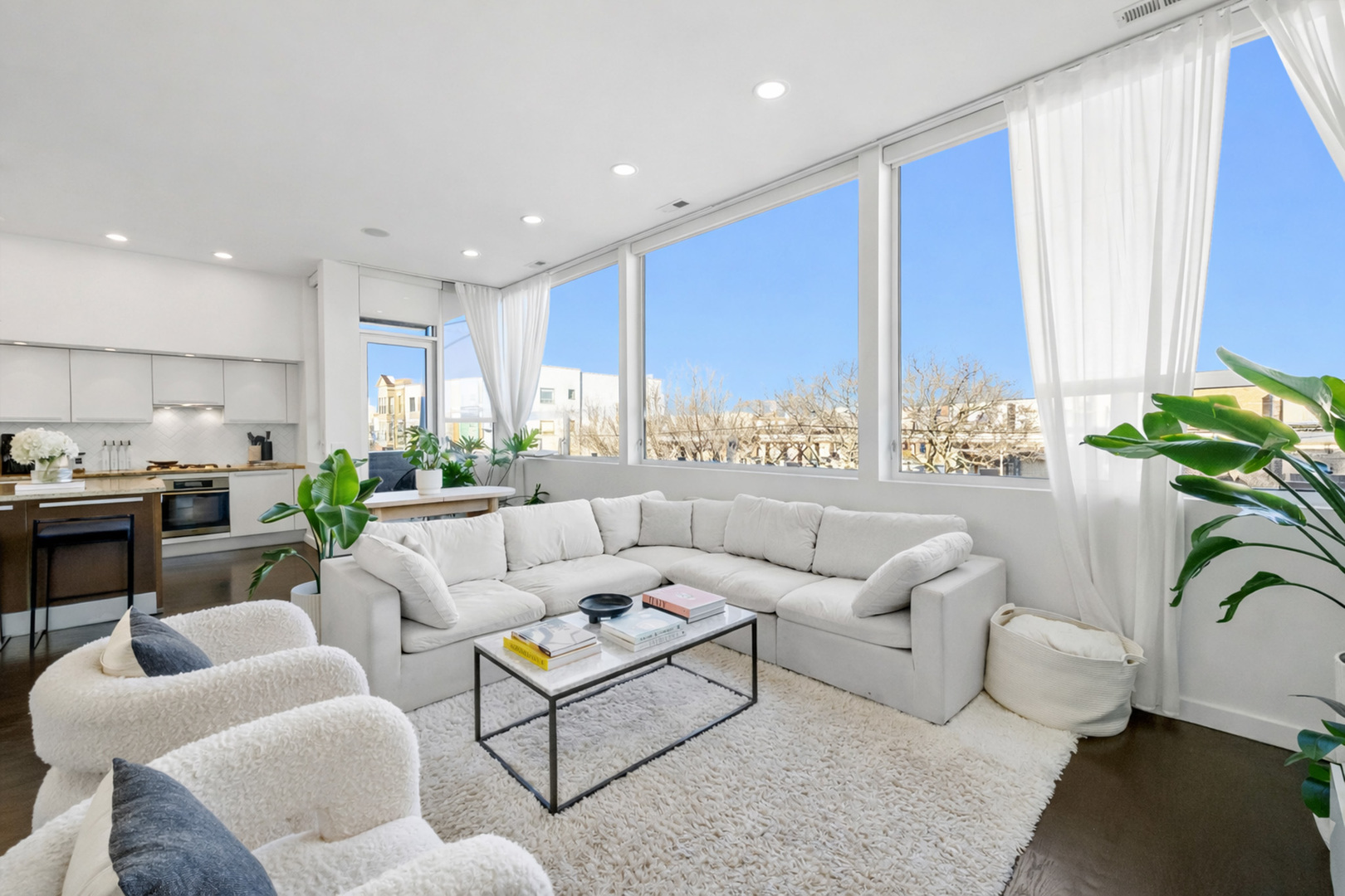 1750 N Clybourn Avenue Unit: 202