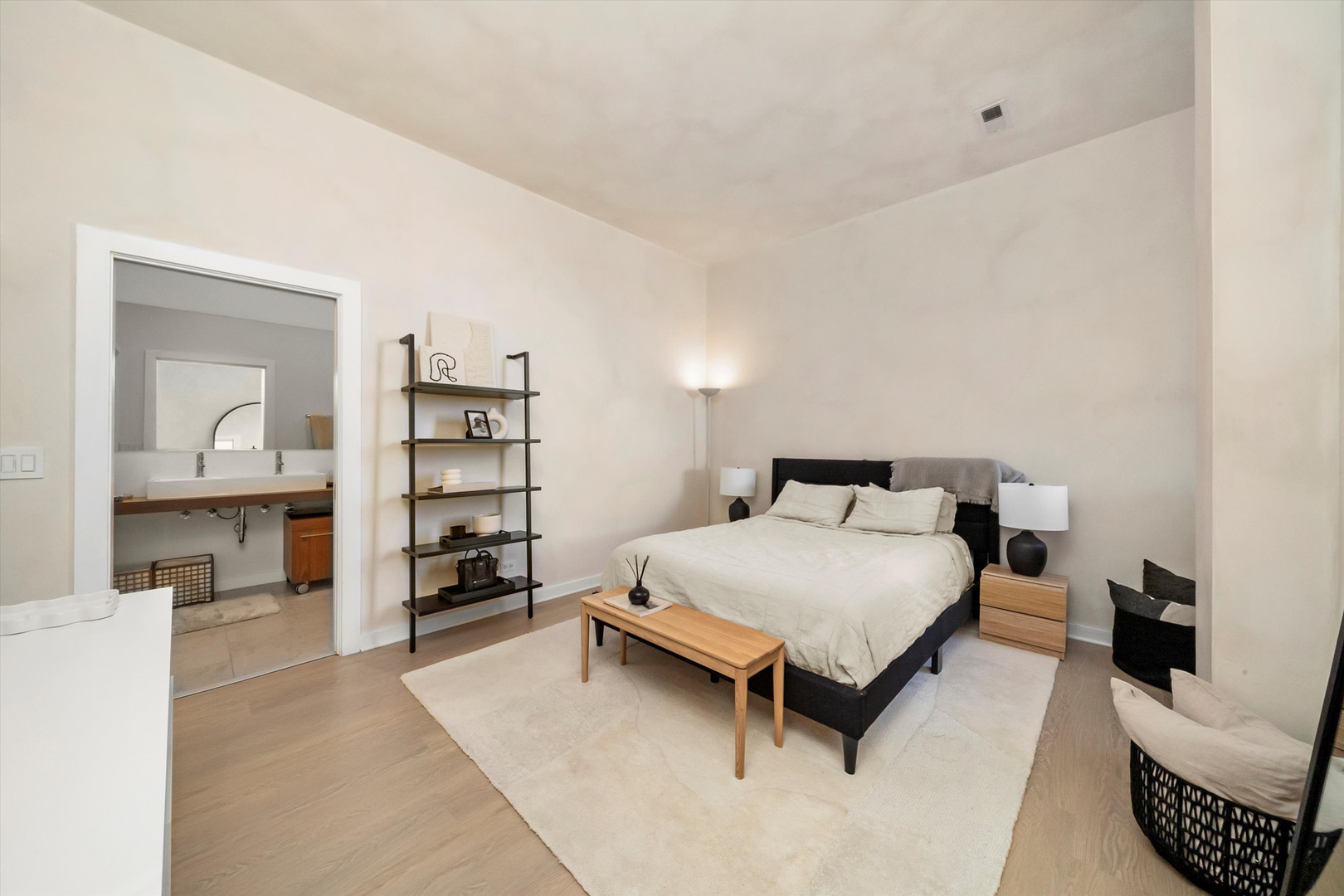 1750 N Clybourn Avenue Unit: 202