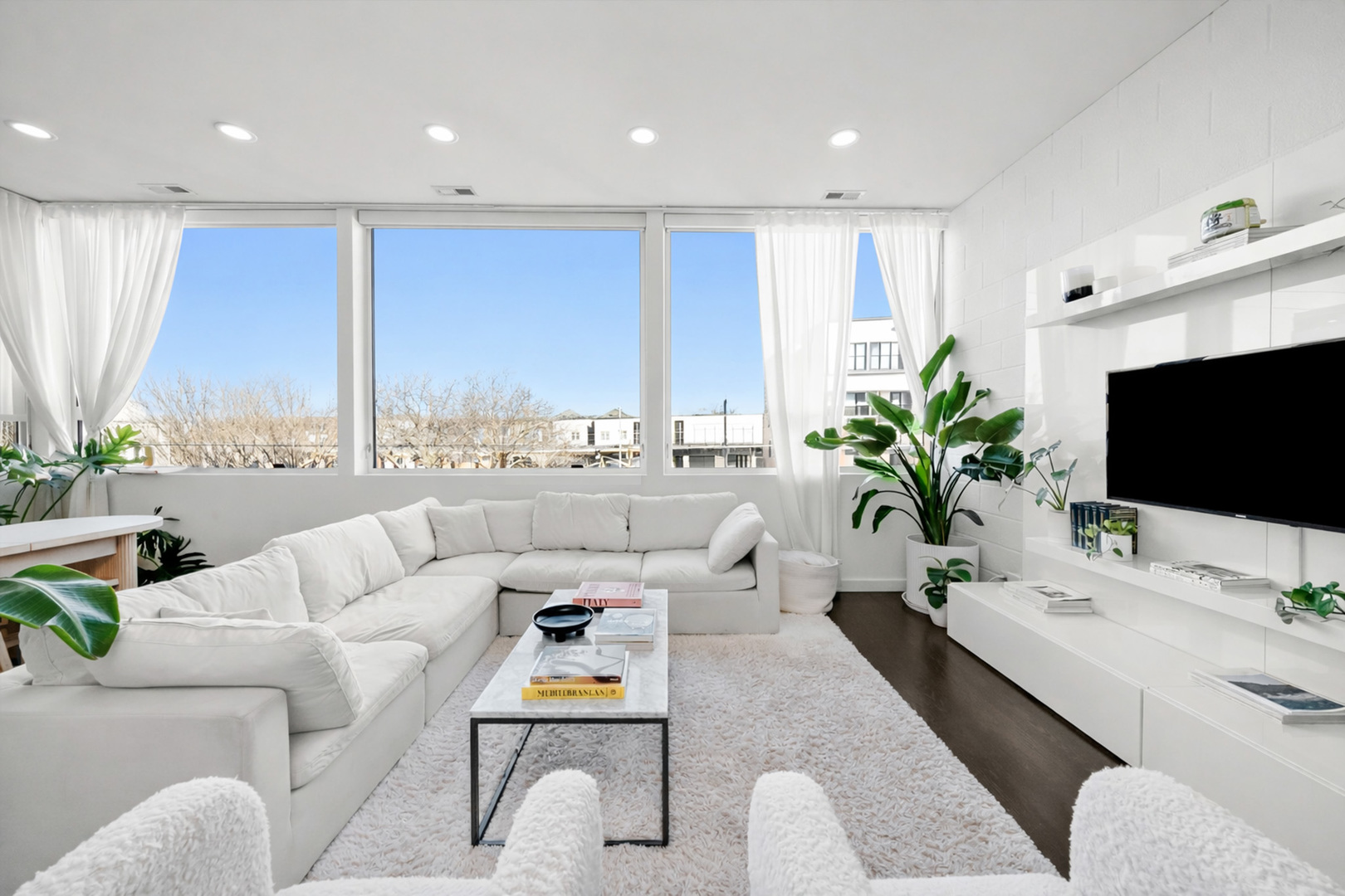 1750 N Clybourn Avenue Unit: 202