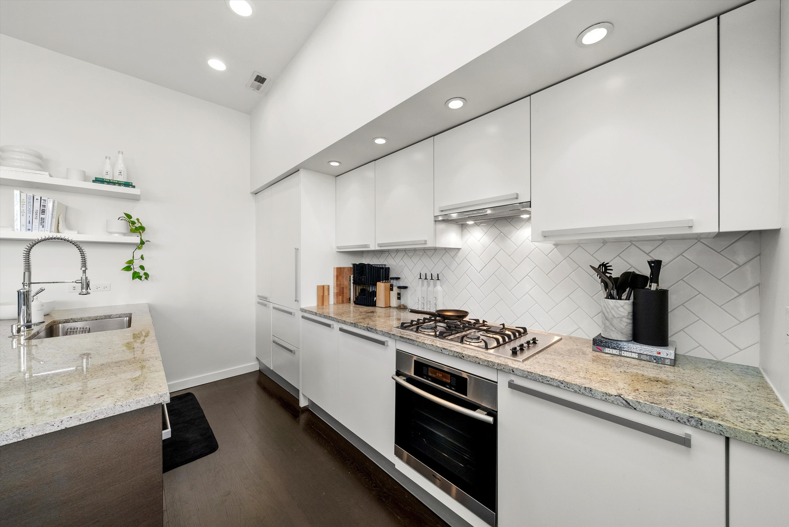 1750 N Clybourn Avenue Unit: 202