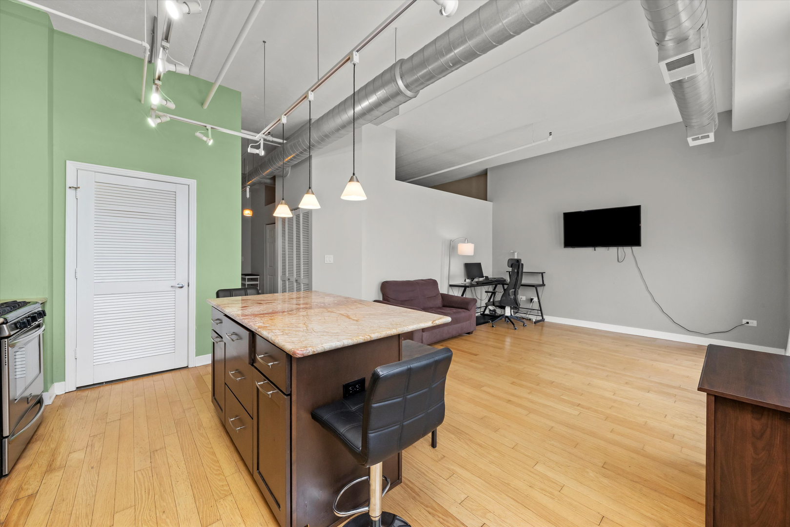 833 W 15th Place Unit: 711