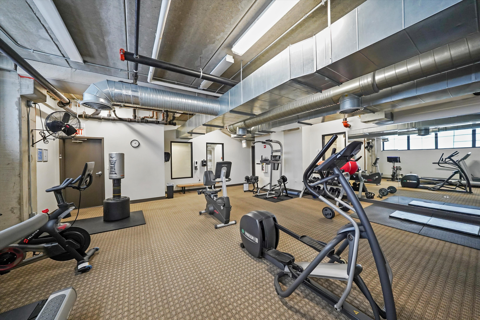 833 W 15th Place Unit: 711