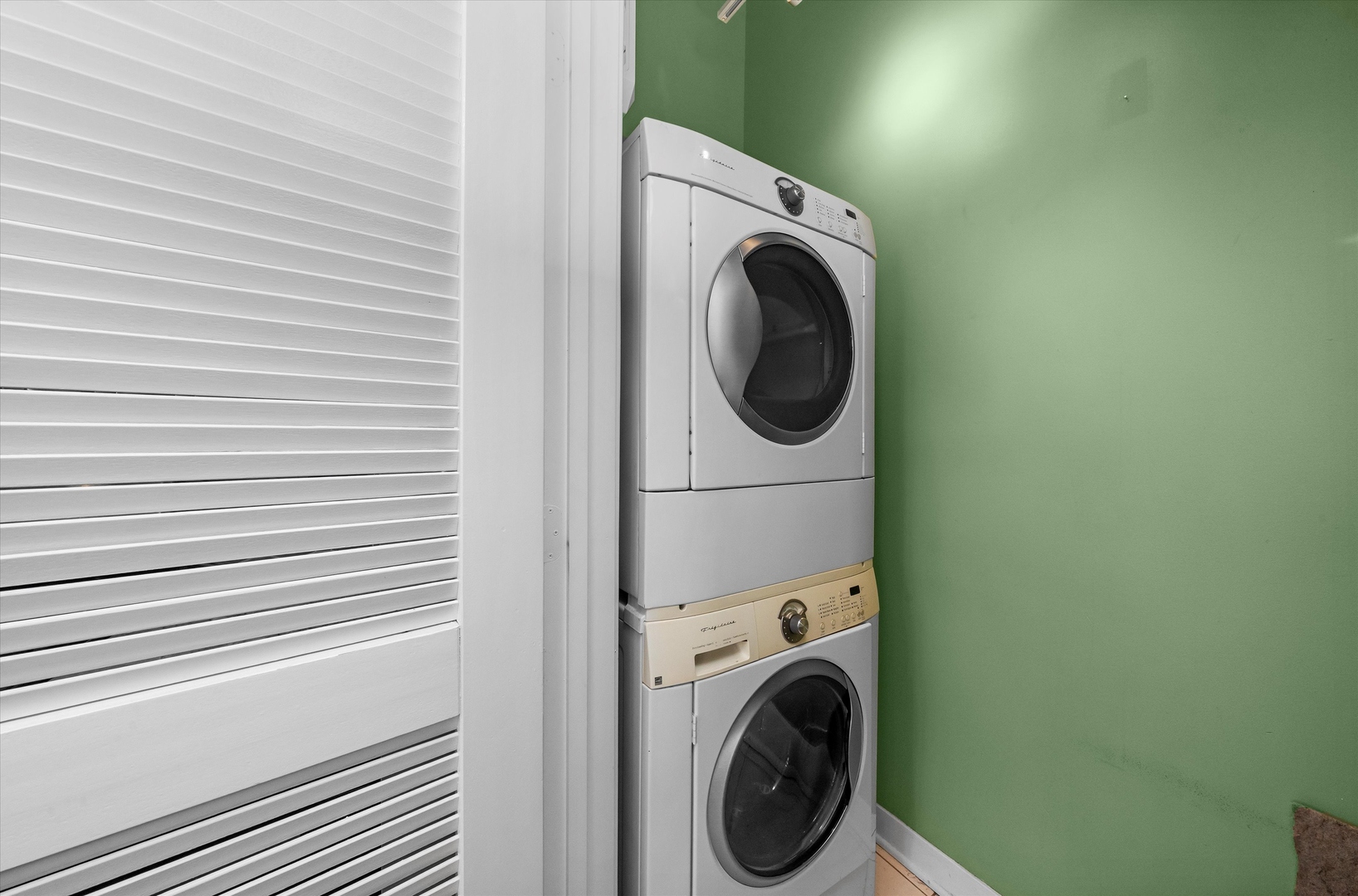 833 W 15th Place Unit: 711