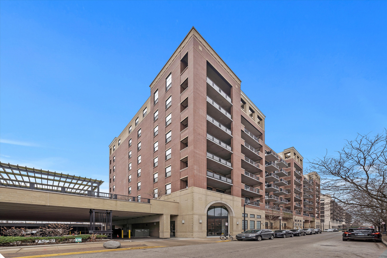 833 W 15th Place Unit: 711