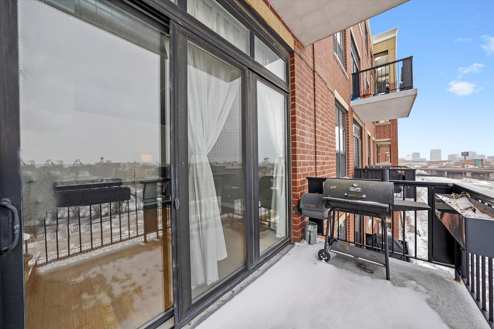 833 W 15th Place Unit: 711