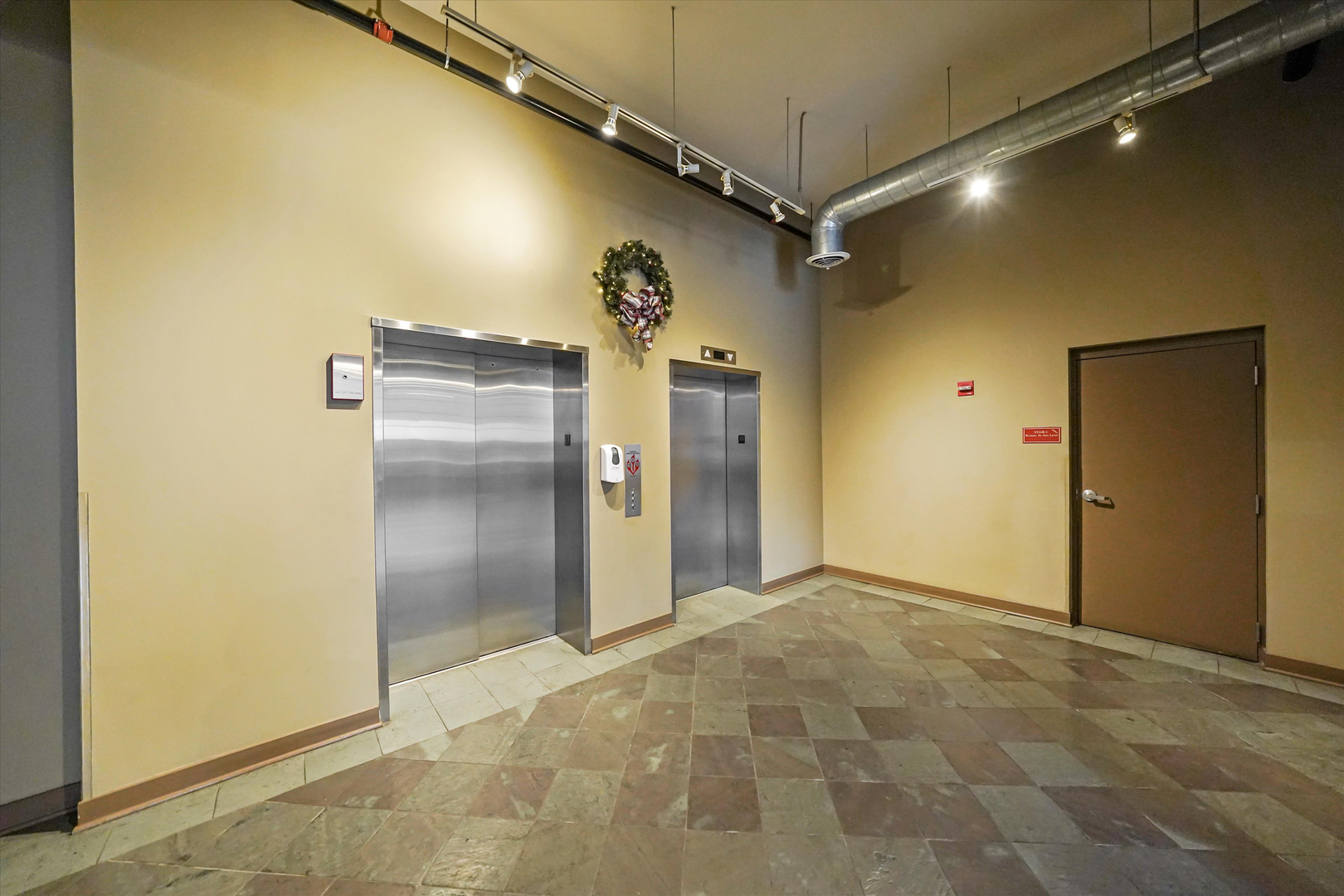 833 W 15th Place Unit: 711