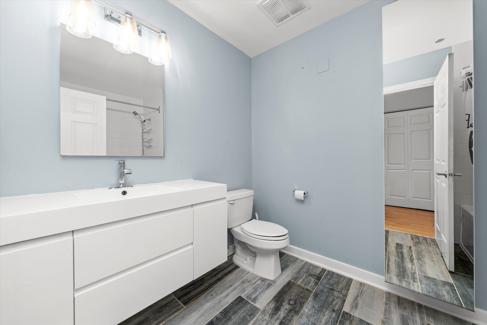 833 W 15th Place Unit: 711