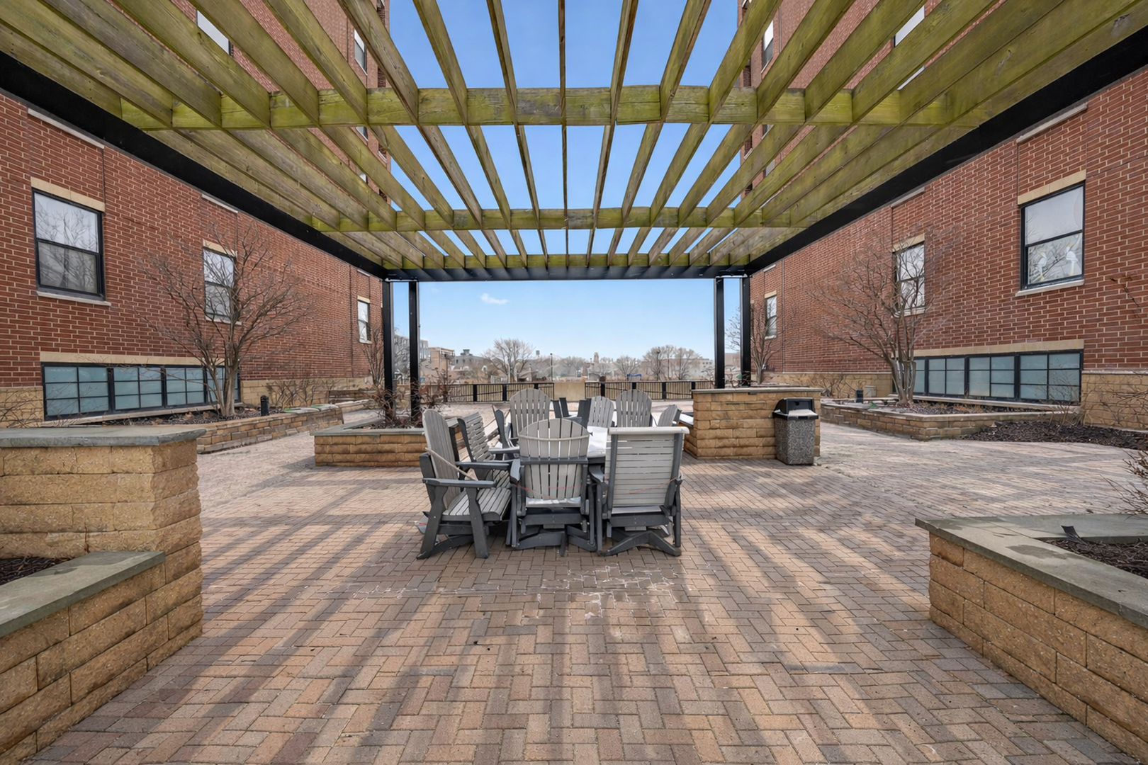 833 W 15th Place Unit: 711