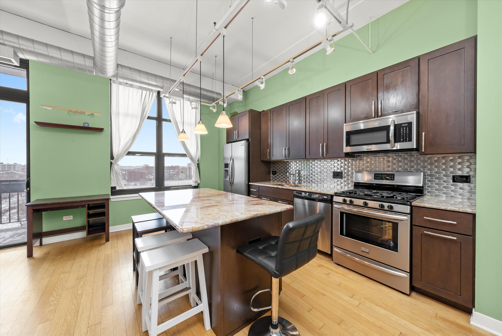 833 W 15th Place Unit: 711