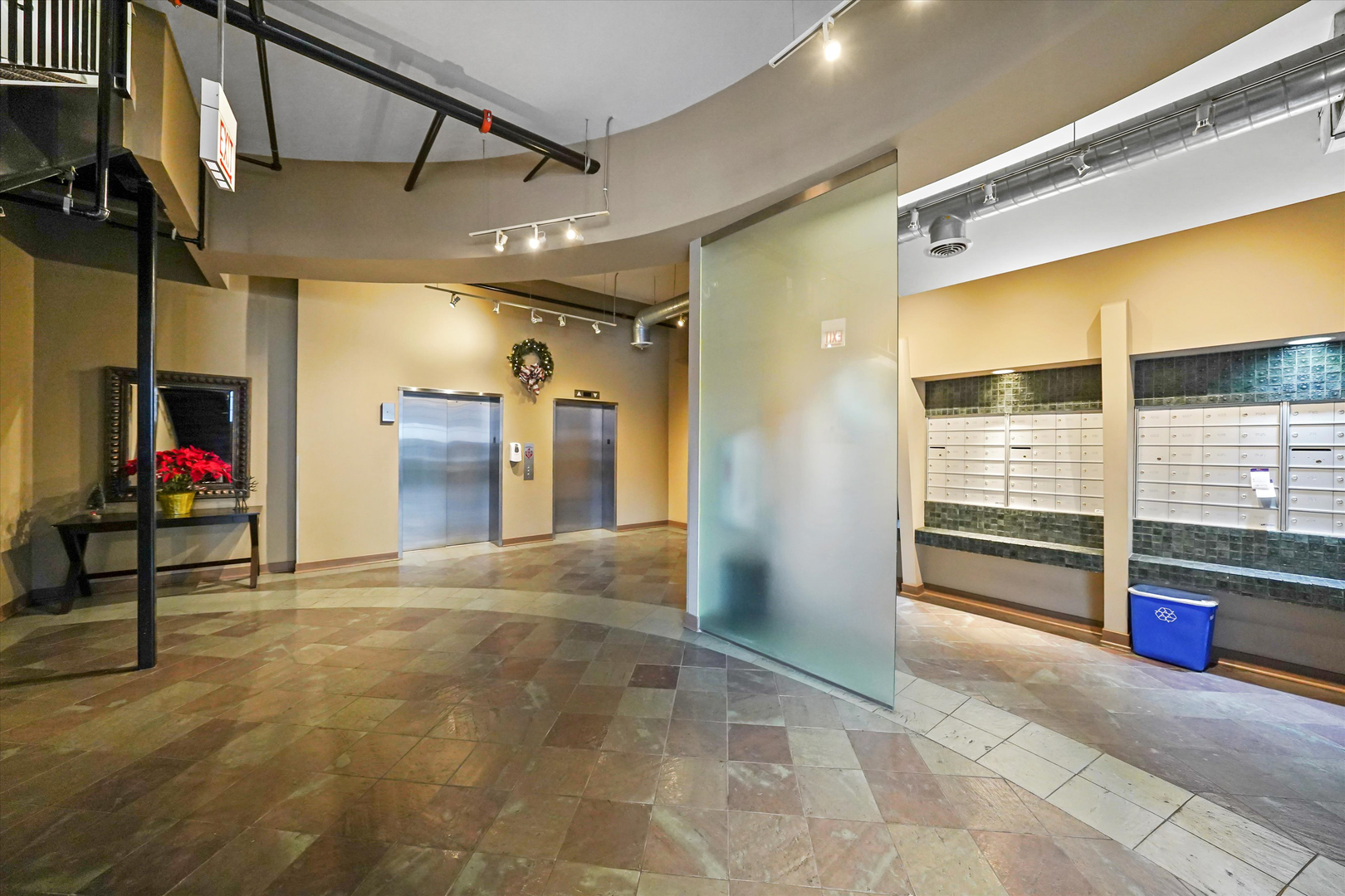 833 W 15th Place Unit: 711