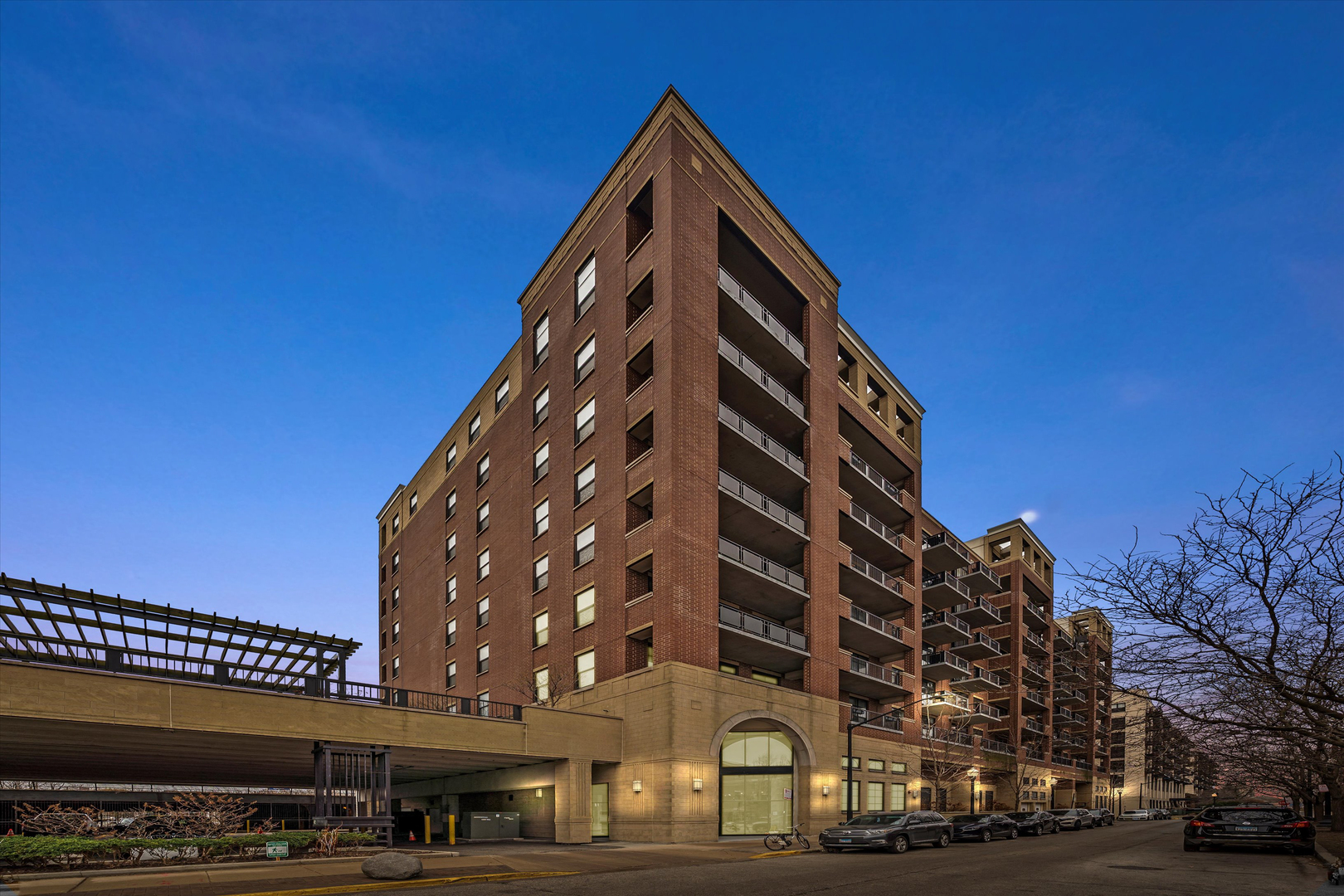 833 W 15th Place Unit: 711