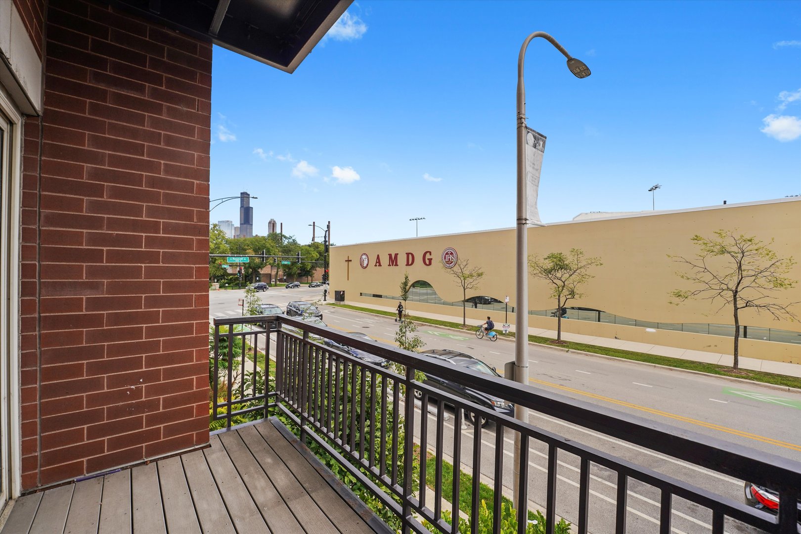 1075 W Roosevelt Road Unit: 206