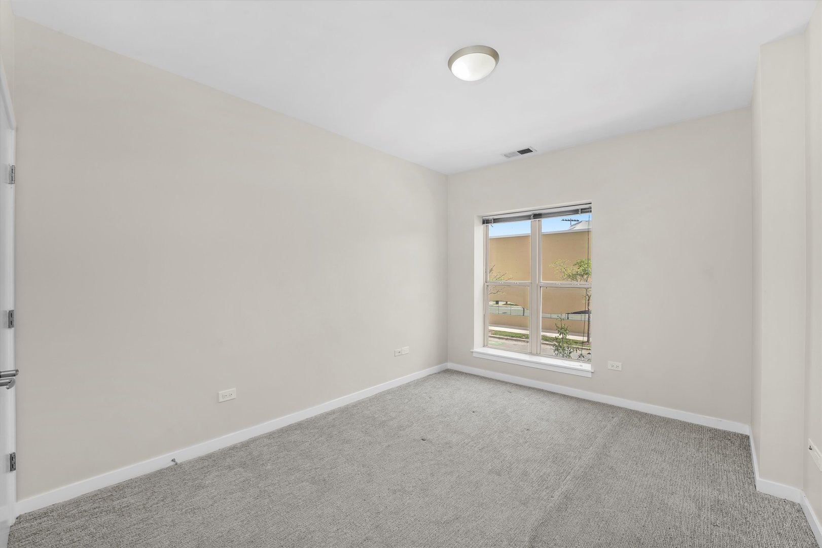 1075 W Roosevelt Road Unit: 206