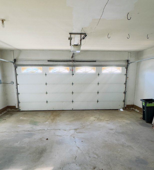 19W084 N Chateaux Avenue