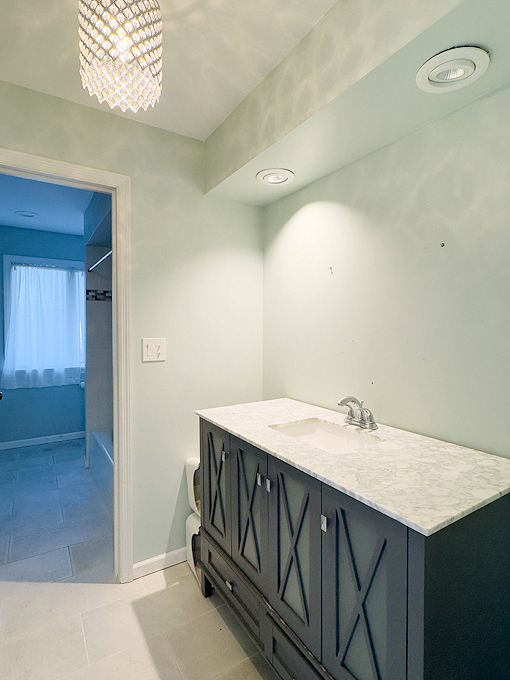 19W084 N Chateaux Avenue