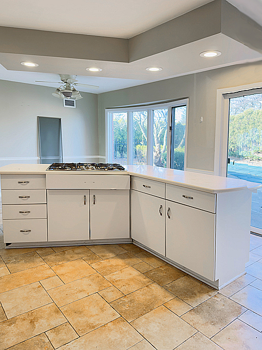 19W084 N Chateaux Avenue