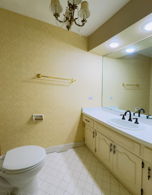 19W084 N Chateaux Avenue