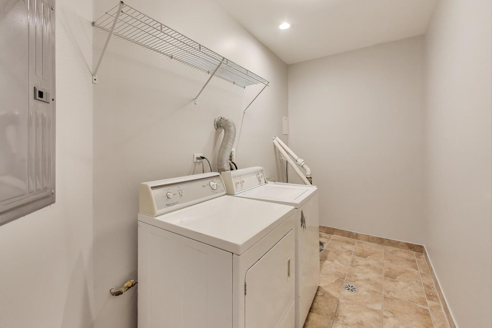 1920 N Springfield Avenue Unit: 1S