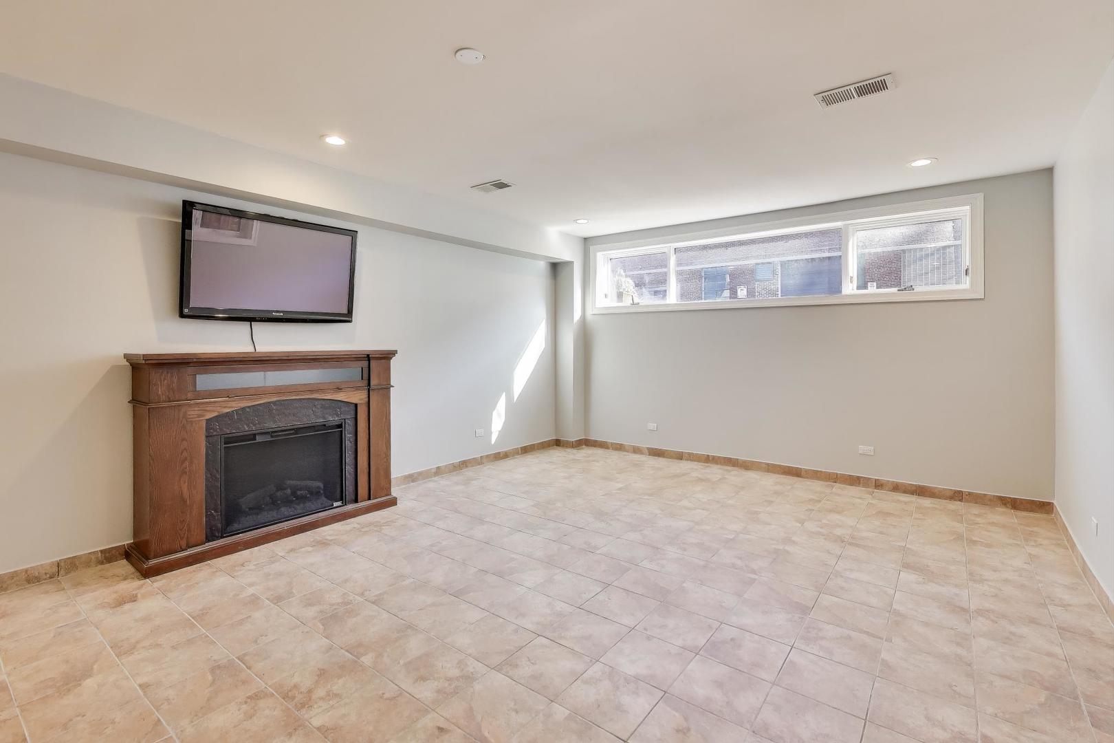 1920 N Springfield Avenue Unit: 1S