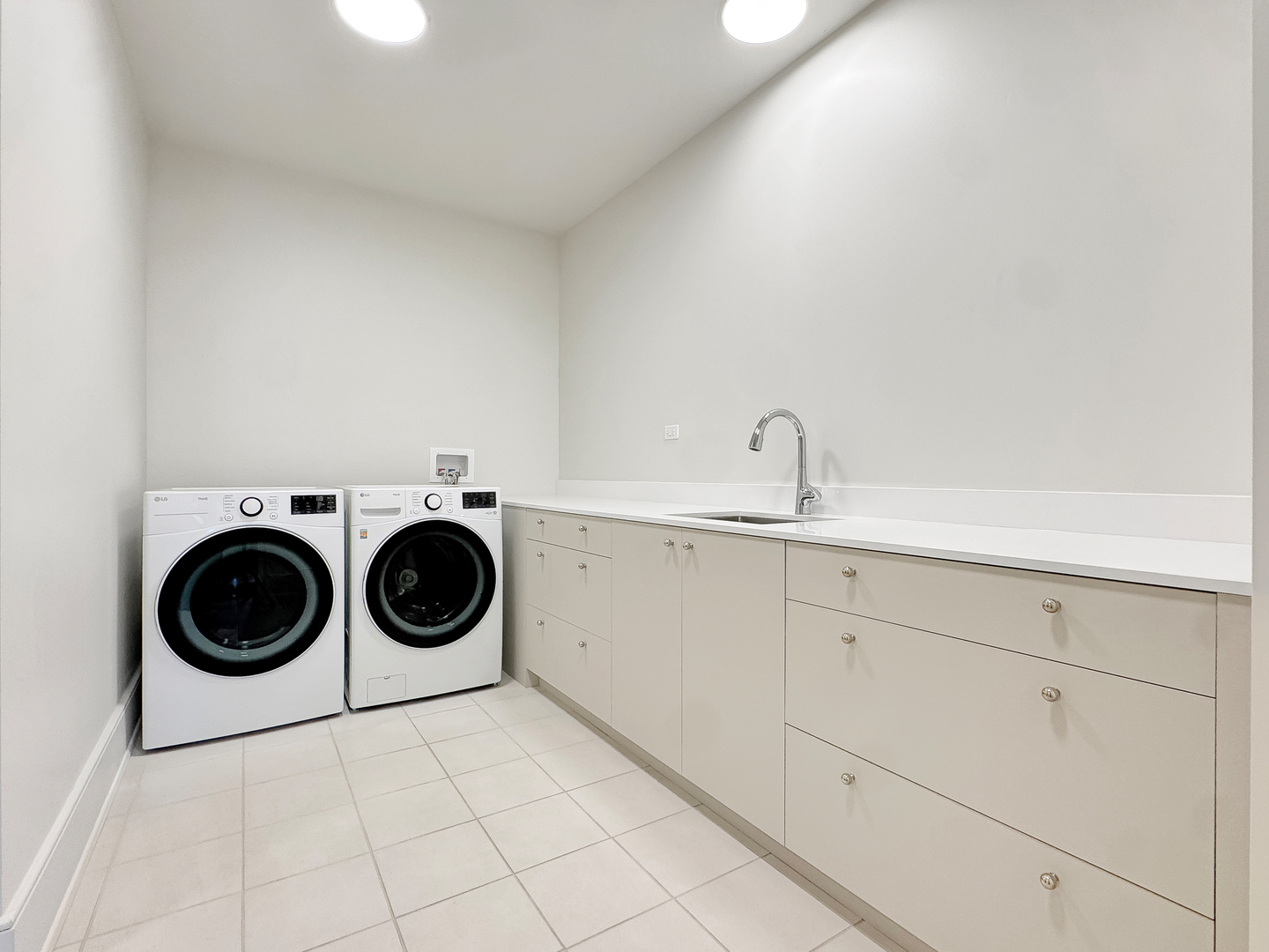 21 N May Street Unit: 802