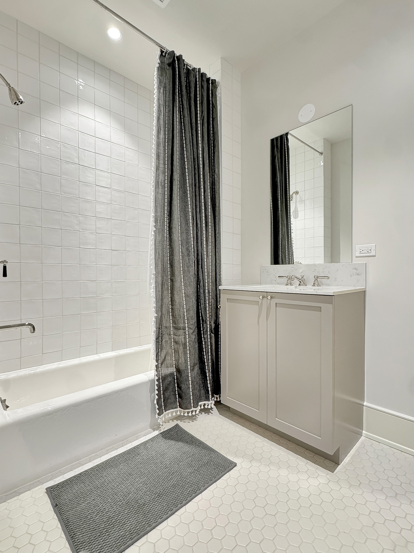 21 N May Street Unit: 802