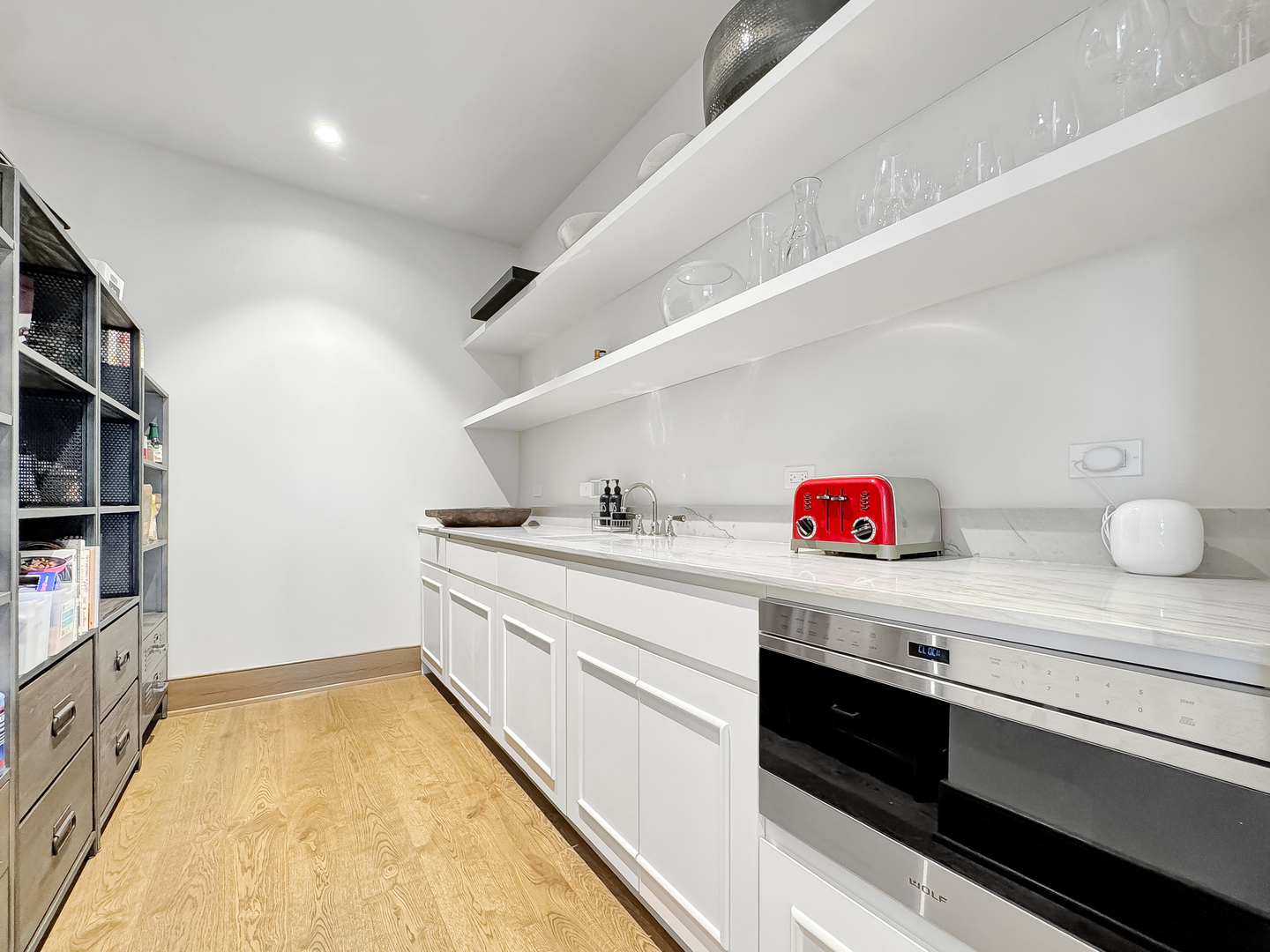 21 N May Street Unit: 802