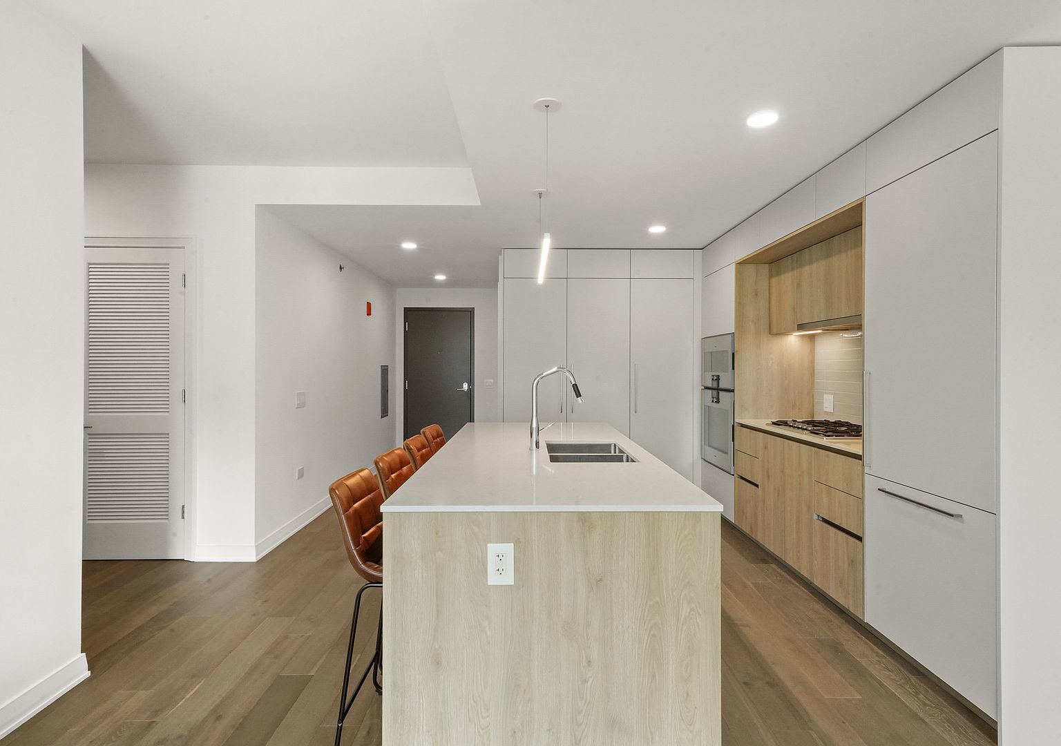 211 N Harbor Drive Unit: 2203