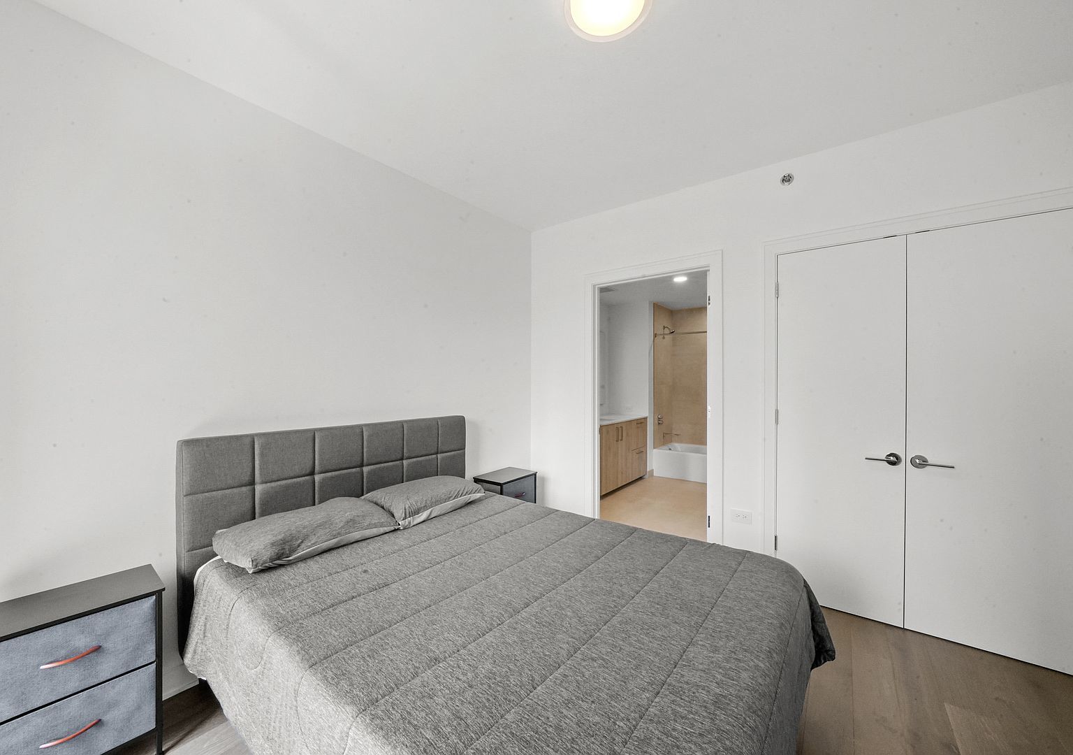 211 N Harbor Drive Unit: 2203