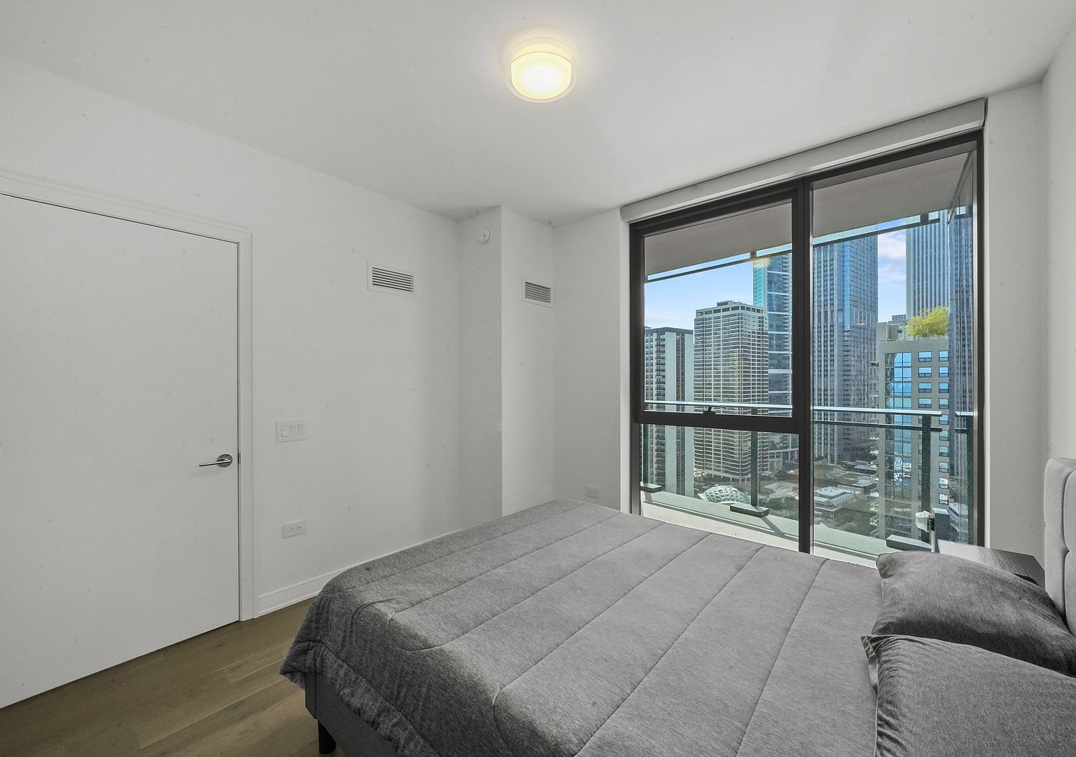 211 N Harbor Drive Unit: 2203