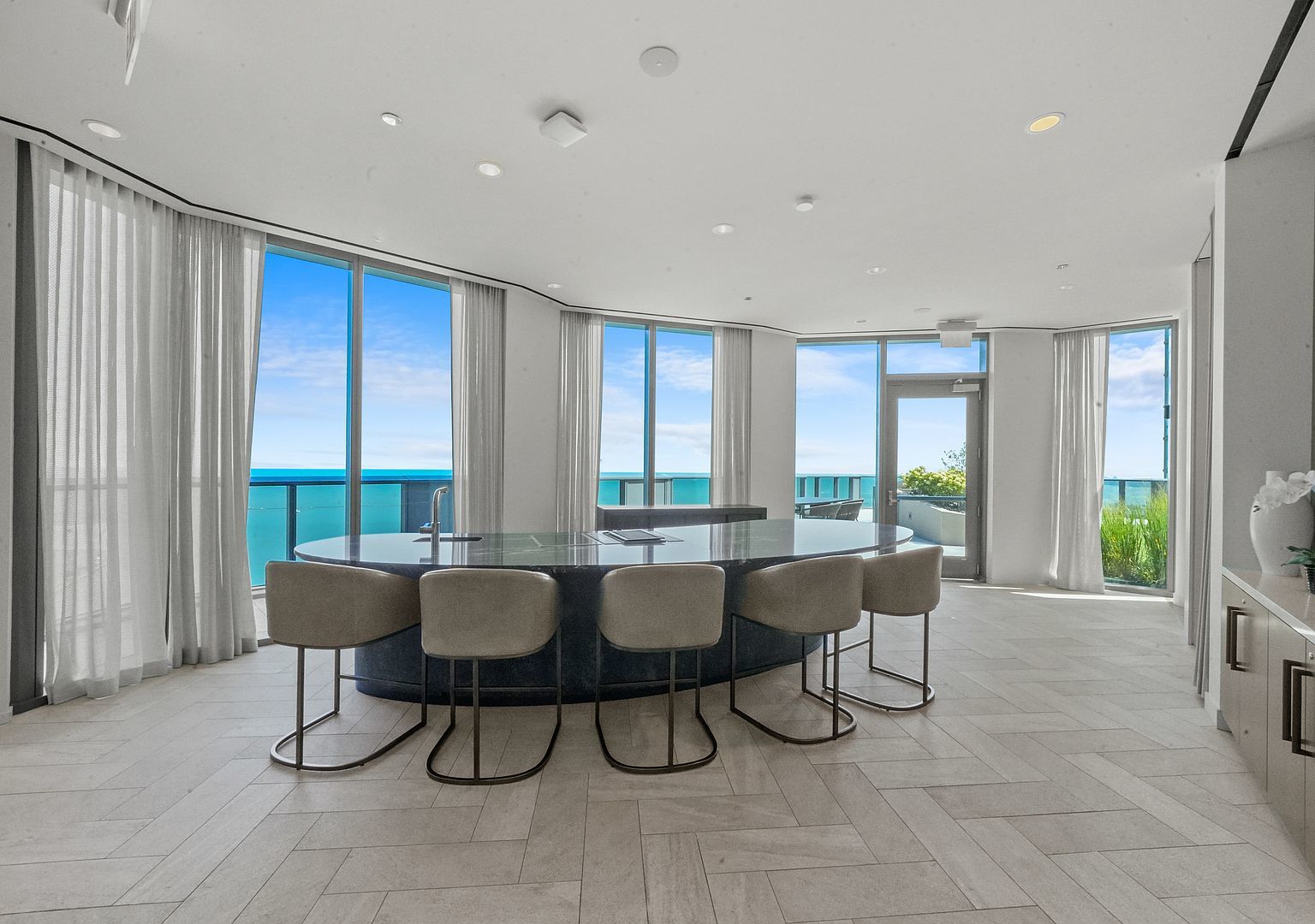 211 N Harbor Drive Unit: 2203