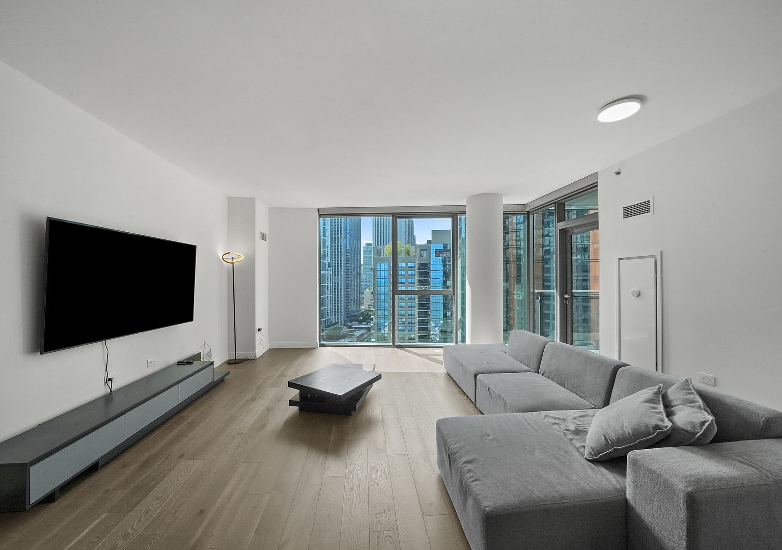 211 N Harbor Drive Unit: 2203