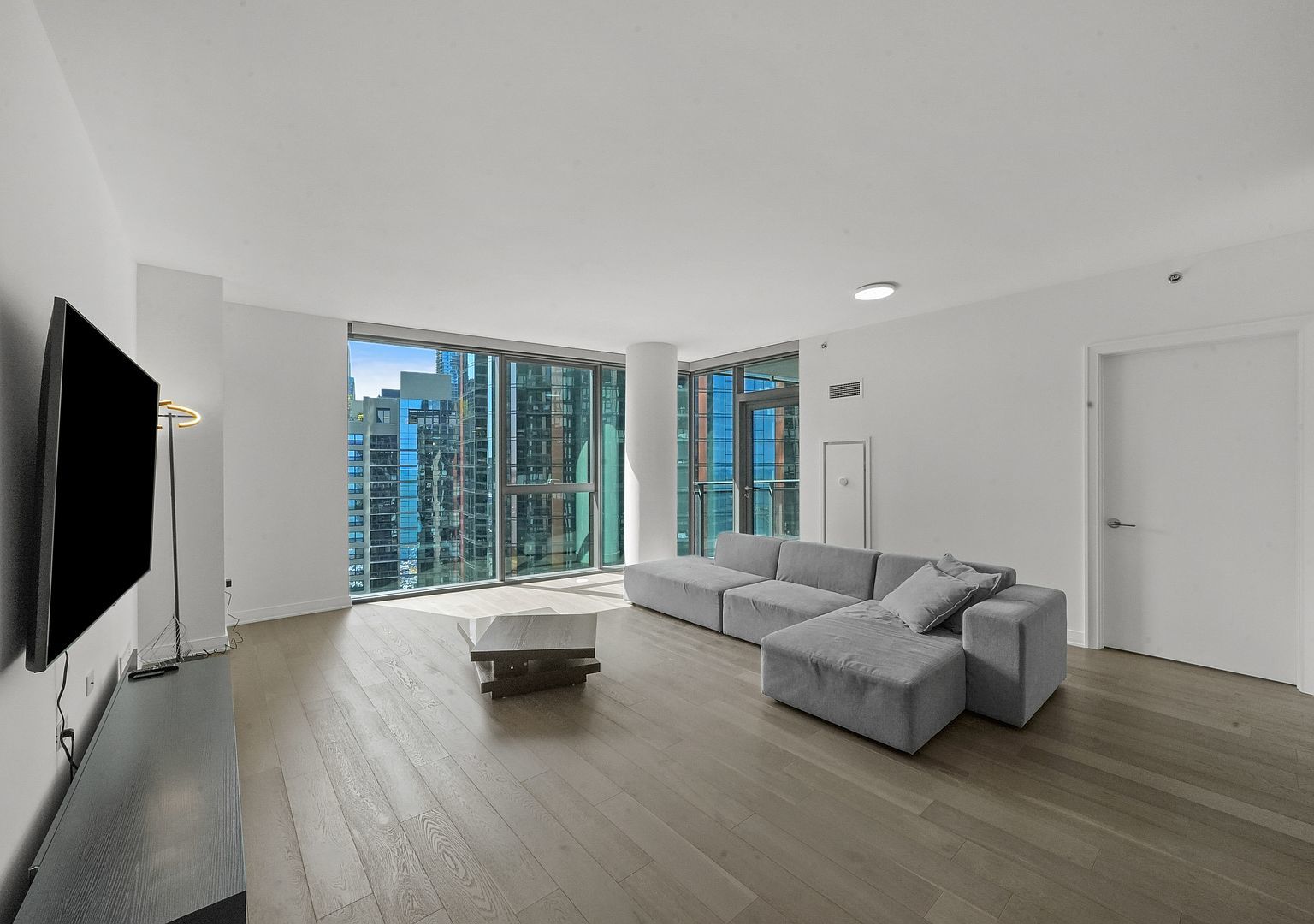 211 N Harbor Drive Unit: 2203