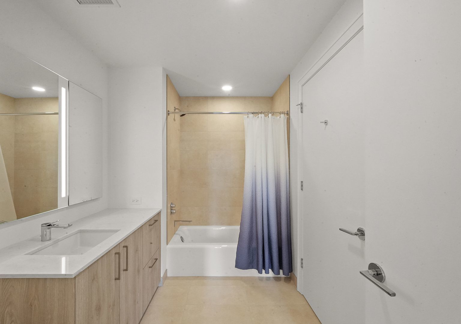 211 N Harbor Drive Unit: 2203