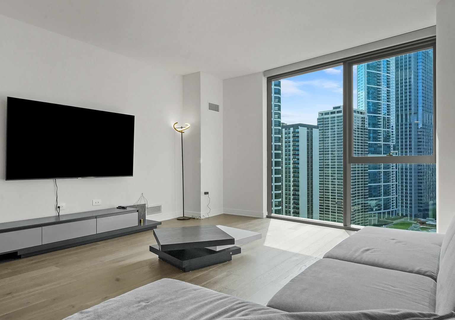 211 N Harbor Drive Unit: 2203